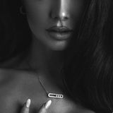 Melissa Колие С Три Подвижни Диаманта Филигранен Дизайн